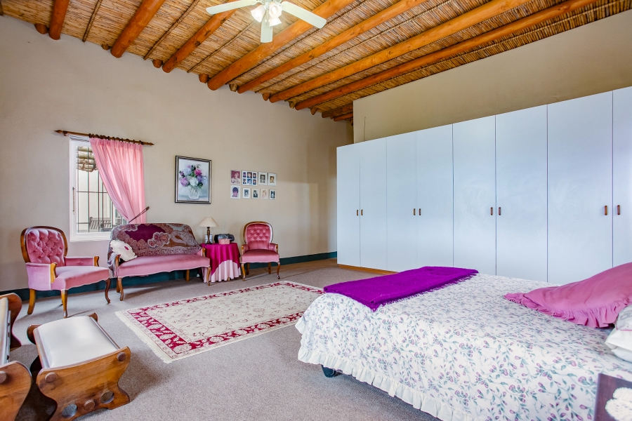 5 Bedroom Property for Sale in Uitsig Western Cape
